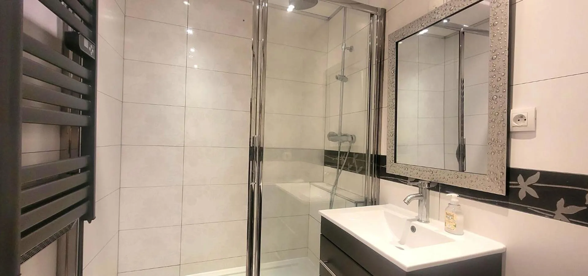 Le Cocon - 4 Personnes Et Parking Prive Gratuit Apartment Meylan